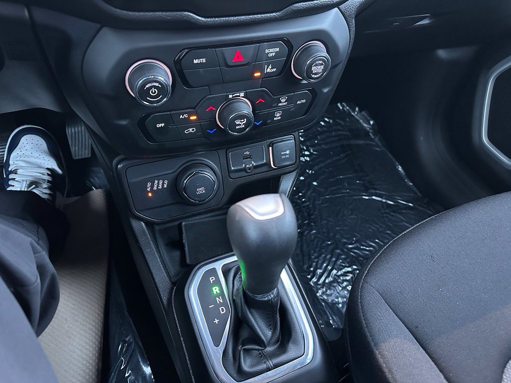 Used 2021 Jeep Renegade Sport w/ Sport Appearance Group AWD/4WD image 14