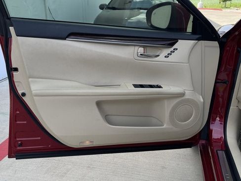 Used 2013 Lexus ES 350 w/ Luxury Pkg FWD image 9
