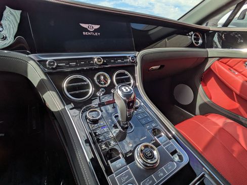Used 2024 Bentley Continental GT V8 image 21