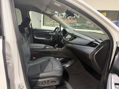 Used 2018 Buick Enclave Essence FWD image 13