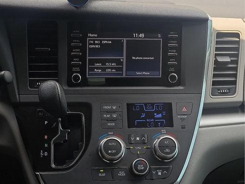 Used 2018 Toyota Sienna L w/ Carpet Mat Package FWD image 12