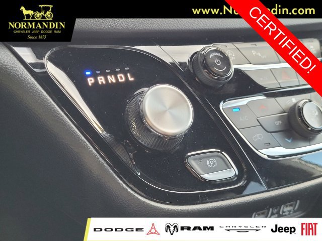 Certified 2025 Chrysler Pacifica Select FWD image 12