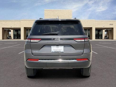 Used 2023 Jeep Grand Cherokee Limited AWD/4WD image 6