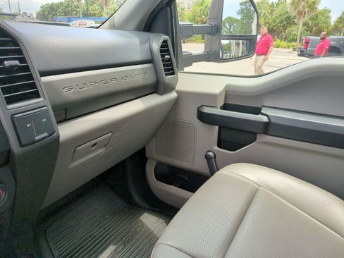 Used 2021 Ford F550 4x4 Regular Cab Super Duty image 17