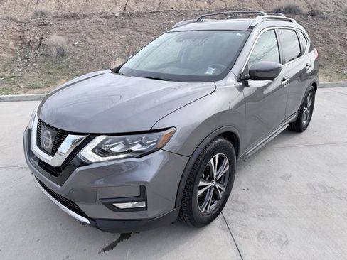 Used 2017 Nissan Rogue SL w/ SL Premium Package image 1