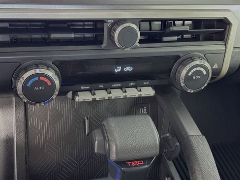 Used 2025 Toyota Tacoma TRD Sport AWD/4WD image 20