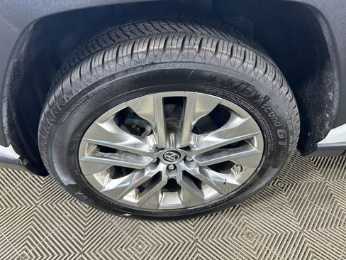 Used 2019 Toyota RAV4 XLE Premium w/ Cold Weather Package AWD/4WD image 11