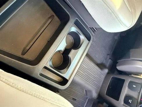 Used 2020 Ford Explorer Platinum w/ Premium Technology Package image 23