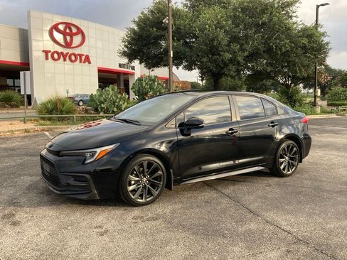 Used 2025 Toyota Corolla SE FWD image 1