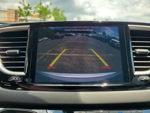 Used 2024 Chrysler Pacifica Touring-L FWD image 26