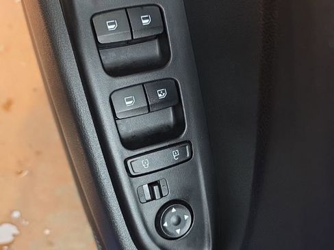 Used 2025 Hyundai Venue SEL image 23