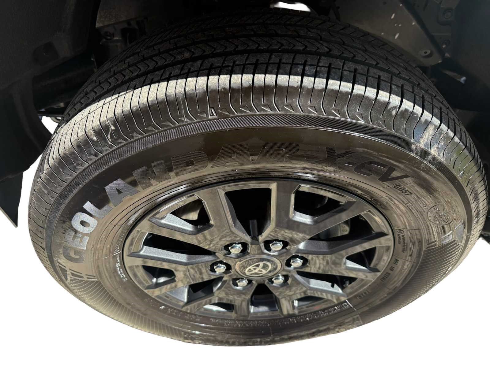 Used 2025 Toyota 4Runner SR5 AWD/4WD image 8
