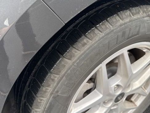 Used 2024 Ford Edge SEL w/ Convenience Package image 7