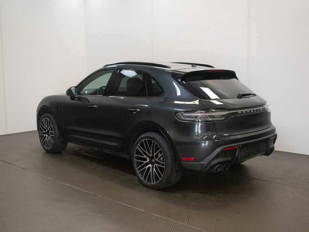 Certified 2026 Porsche Macan AWD/4WD image 3