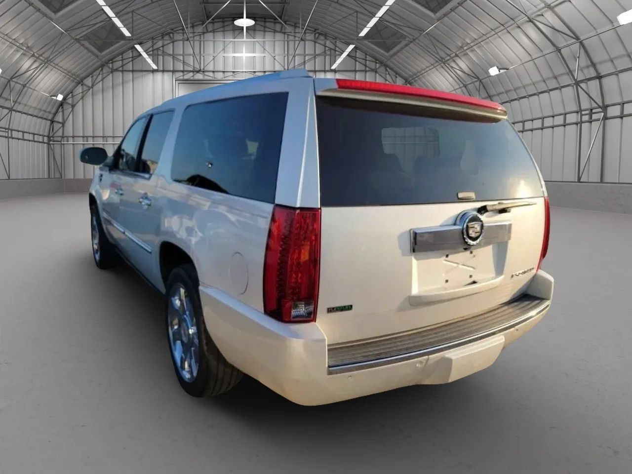 Used 2010 Cadillac Escalade ESV Premium RWD image 3