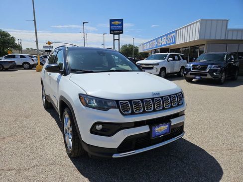 Used 2025 Jeep Compass Limited AWD/4WD image 2