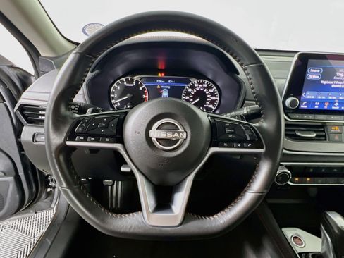 Used 2025 Nissan Altima 2.5 SR FWD image 17