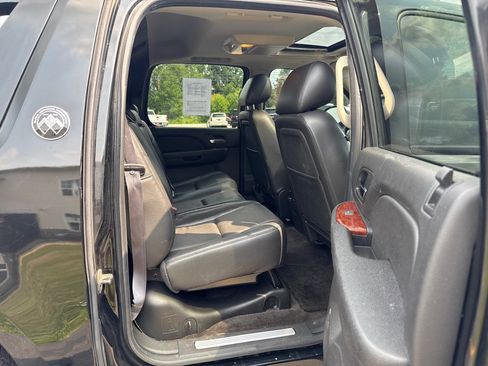 Used 2013 Chevrolet Avalanche LTZ AWD/4WD image 14