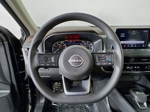 Used 2023 Nissan Rogue SV image 10