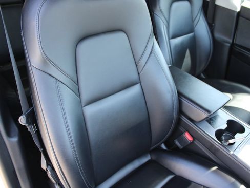Used 2021 Tesla Model Y 2WD image 14