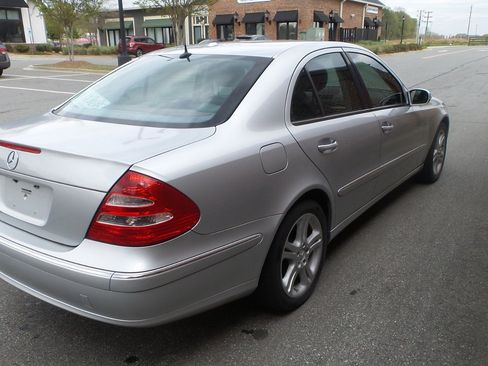 Used 2006 Mercedes-Benz E 350 Sedan image 27