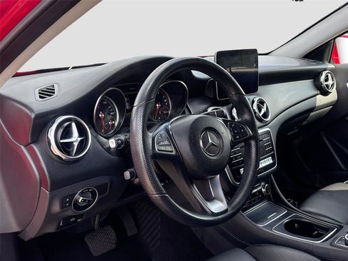 Used 2020 Mercedes-Benz GLA 250 w/ Premium Package image 9