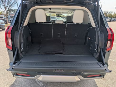 Certified 2025 Ford Expedition Platinum w/ Driver's Package image 35