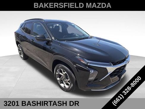Used 2025 Chevrolet Trax LT w/ Driver Confidence Package FWD image 5