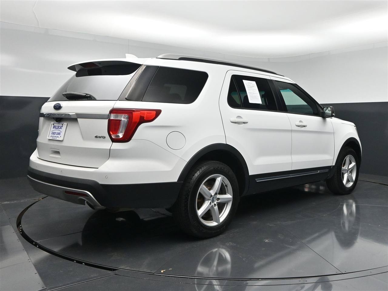 Used 2016 Ford Explorer XLT AWD/4WD image 6
