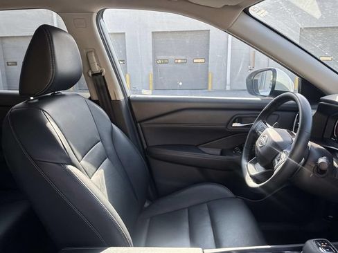 Used 2026 Nissan Rogue SL FWD image 10