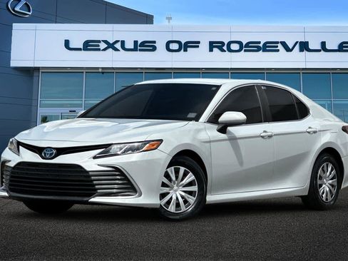 Used 2022 Toyota Camry LE FWD image 1