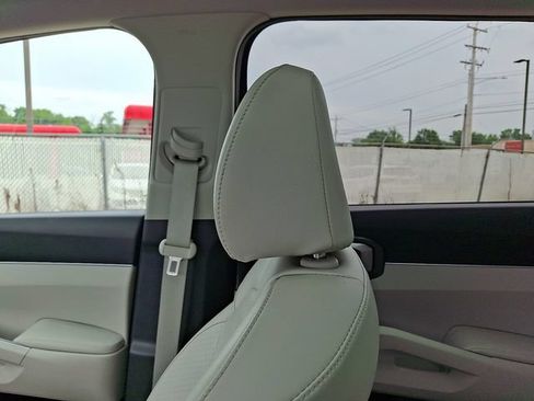 Used 2024 Kia Sorento S w/ Panoramic Sunroof Package FWD image 17