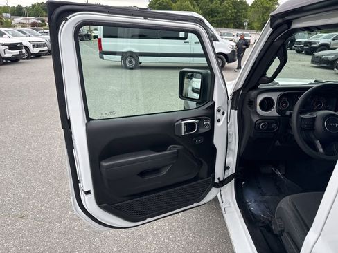 Used 2025 Jeep Wrangler Unlimited Sport AWD/4WD image 25