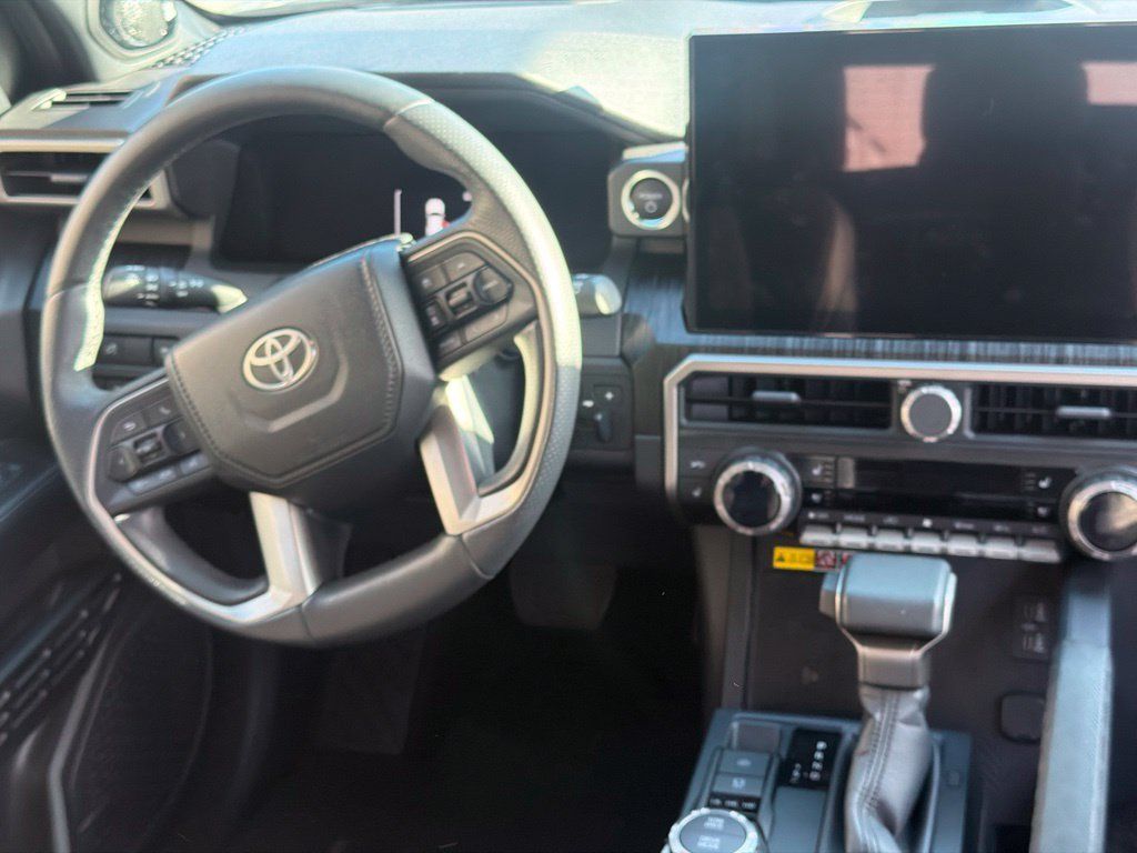 Used 2025 Toyota 4Runner Platinum AWD/4WD image 11