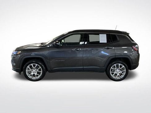 Used 2024 Jeep Compass Latitude image 2
