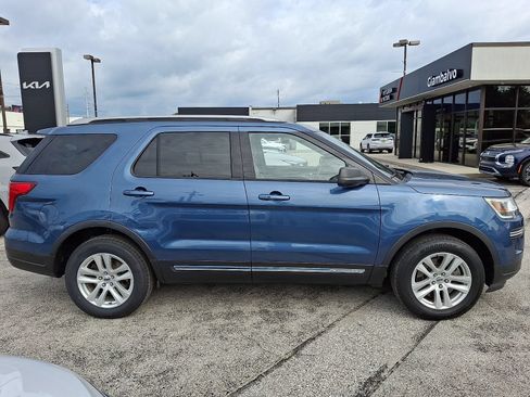 Used 2018 Ford Explorer XLT AWD/4WD image 7