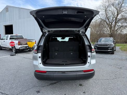 Used 2023 Jeep Grand Cherokee L Laredo image 30