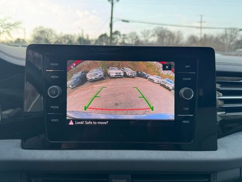 Used 2025 Volkswagen Jetta SE image 21