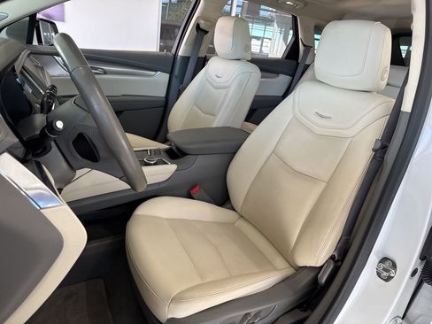 Used 2023 Cadillac XT5 Premium Luxury image 15