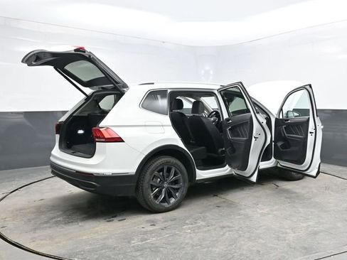 Used 2022 Volkswagen Tiguan SE image 43