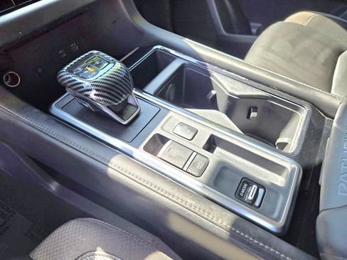 Used 2023 Nissan Pathfinder SL FWD image 26