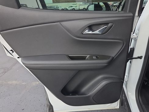 Used 2025 Chevrolet Blazer LT w/ Convenience Package FWD image 18