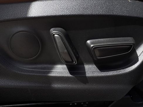 Used 2025 Toyota Crown Signia image 28