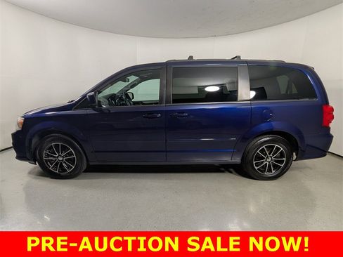 Used 2017 Dodge Grand Caravan GT image 4