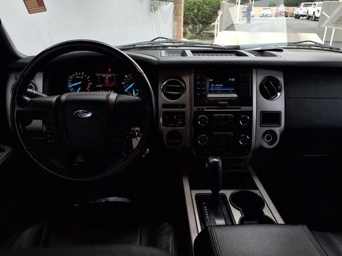 Used 2017 Ford Expedition XLT RWD image 18