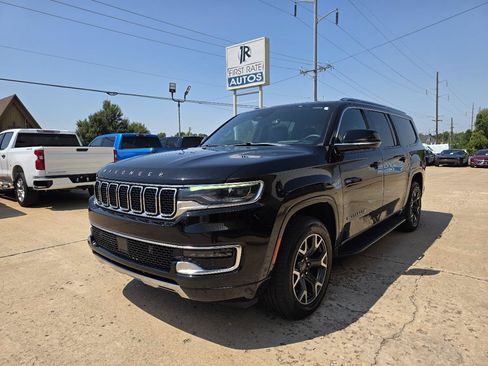Used 2024 Jeep Wagoneer L Series III w/ Flexible Seating Group AWD/4WD image 3