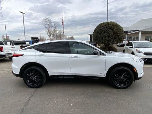 Used 2025 Buick Envista Sport Touring w/ Convenience I Package image 2