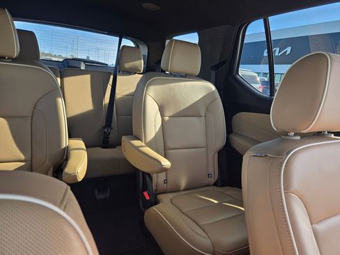 Used 2023 Chevrolet Traverse Premier image 14