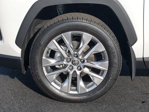 Used 2025 Toyota RAV4 XLE Premium image 7