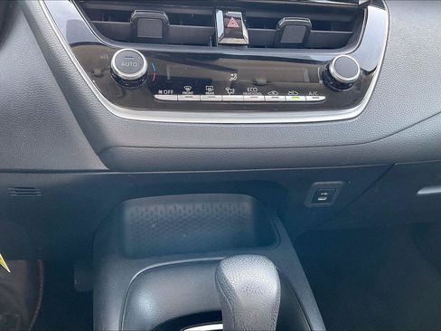 Used 2024 Toyota Corolla LE FWD image 31